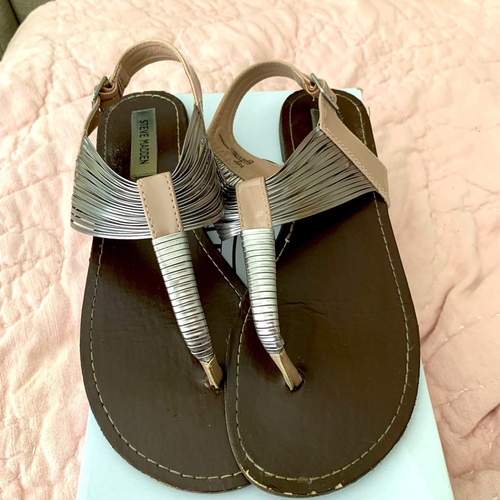 Steve Madden blush and silver flat sandals. 10M